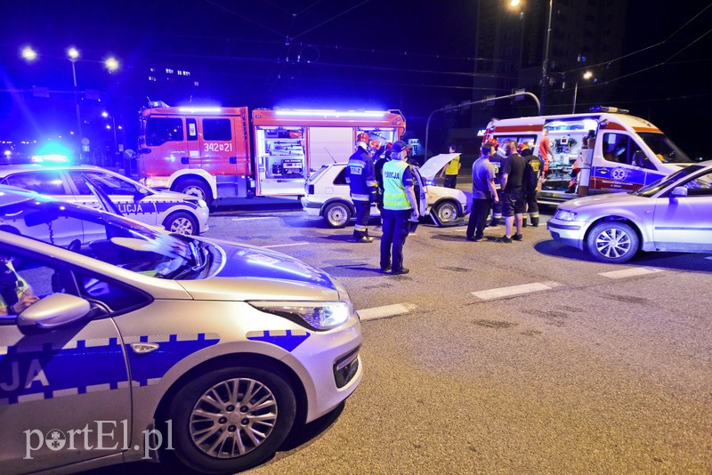 Zderzenie dwóch volkswagenów, 3 osoby w szpitalu