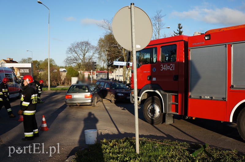 Wypadek na zjeździe z mostu