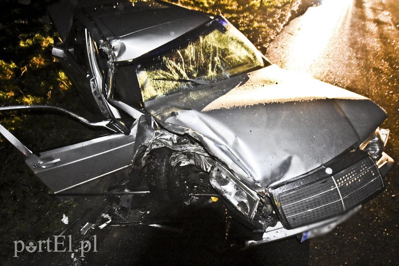 Zderzenie mercedesa z ciągnikiem