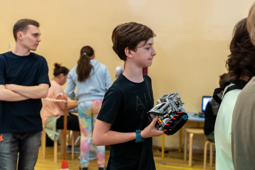 Ludzie, roboty, programowanie i rywalizacja