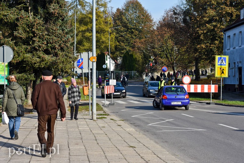 Elblążanie odwiedzają groby bliskich