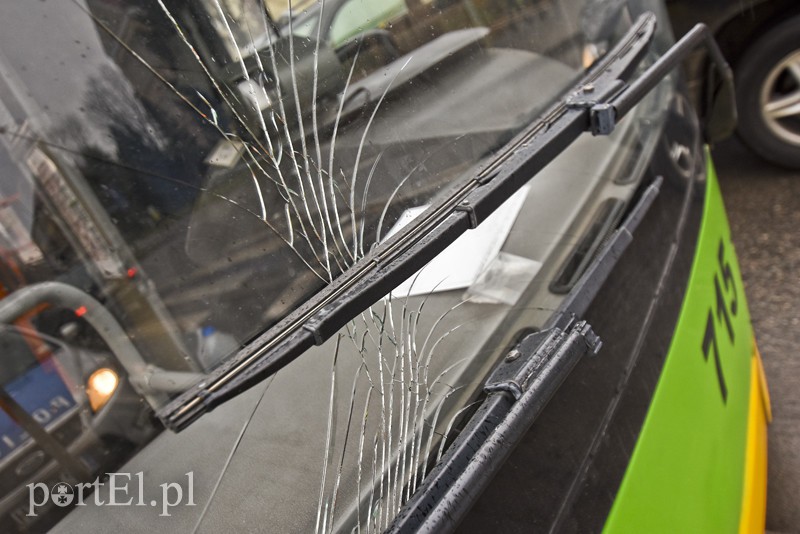 Kobieta potrącona przez autobus na ul. Mickiewicza