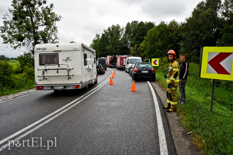 Kolizja 4 pojazdów na DK22