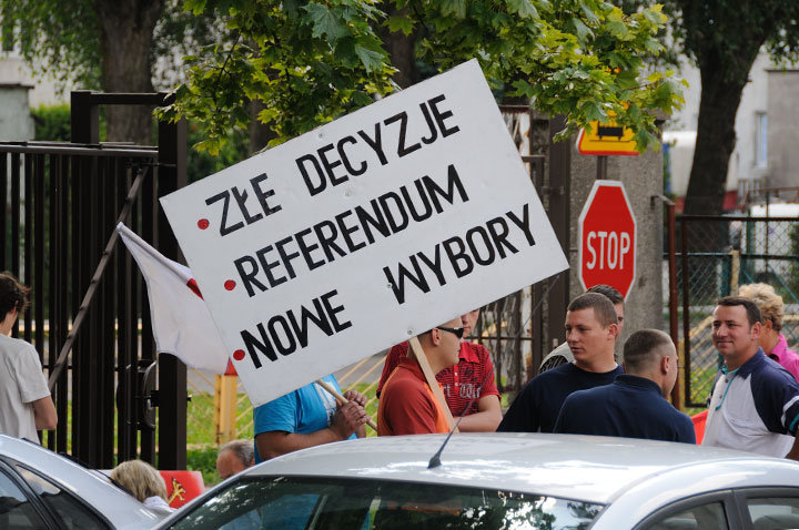 Pikieta przeciw budowie siłowni wiatrowych w Janowie