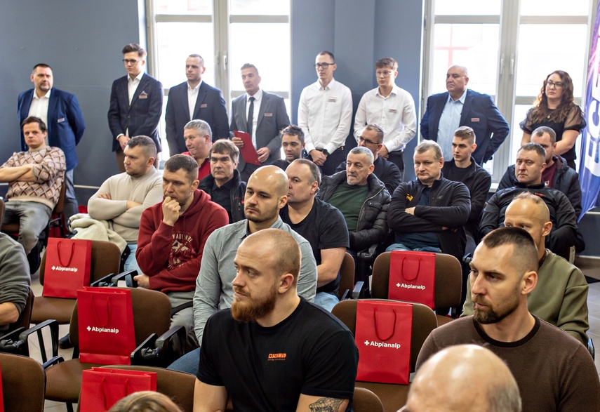 Nowe maszyny CNC w Centrum Kształcenia
