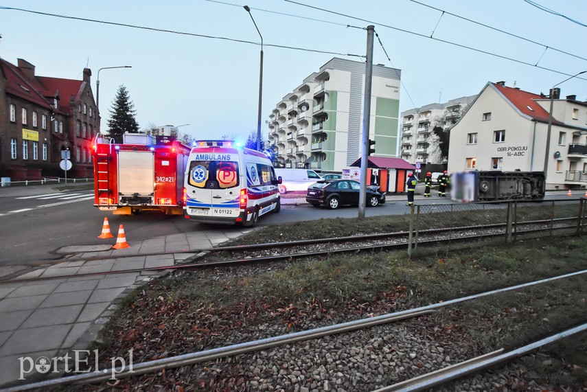 Zderzenie dostawczego fiata z osobowym fordem, kierowca fiata stracił prawo jazdy