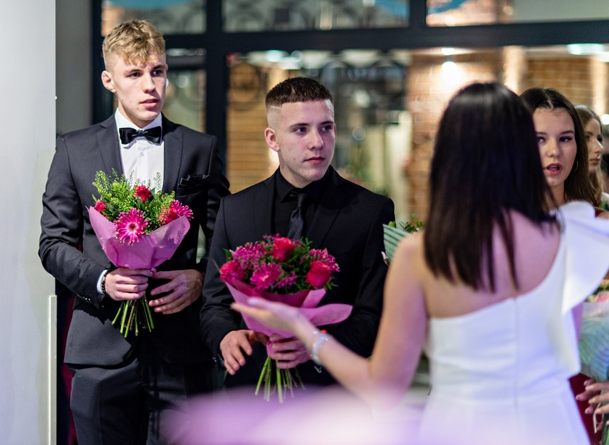 Bawcie się świetnie i zapomnijcie się na chwilę. Studniówka IV LO