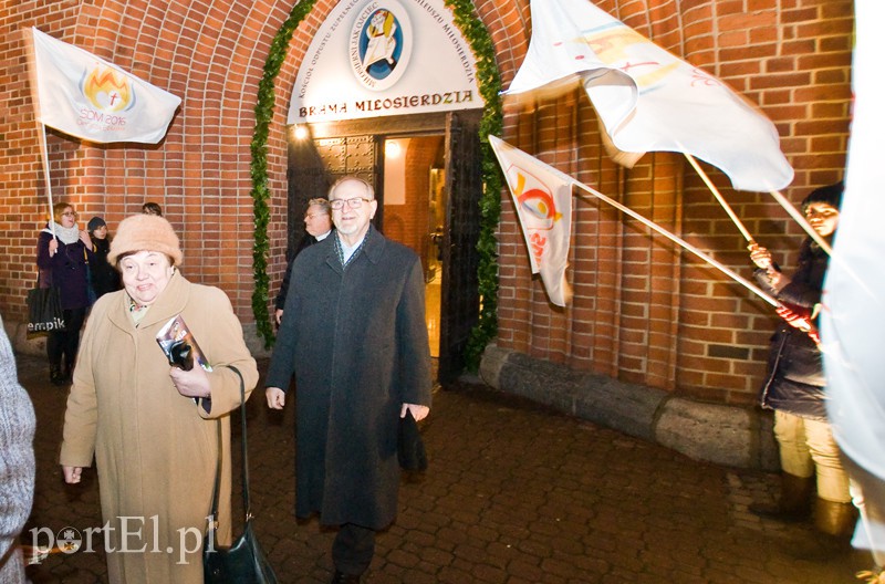  Zbiorowe ściskanie pod katedrą