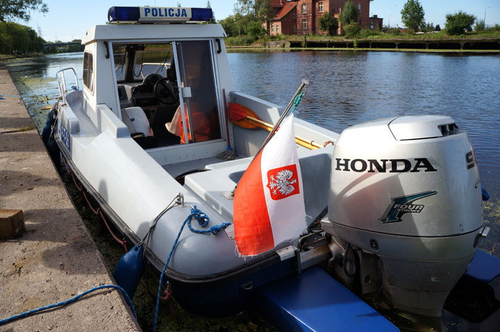 Policyjny patrol na rzece Elbląg