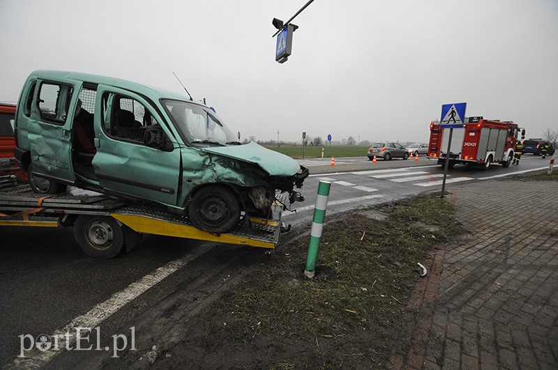 Zderzenie na skrzyżowaniu w Kazimierzowie