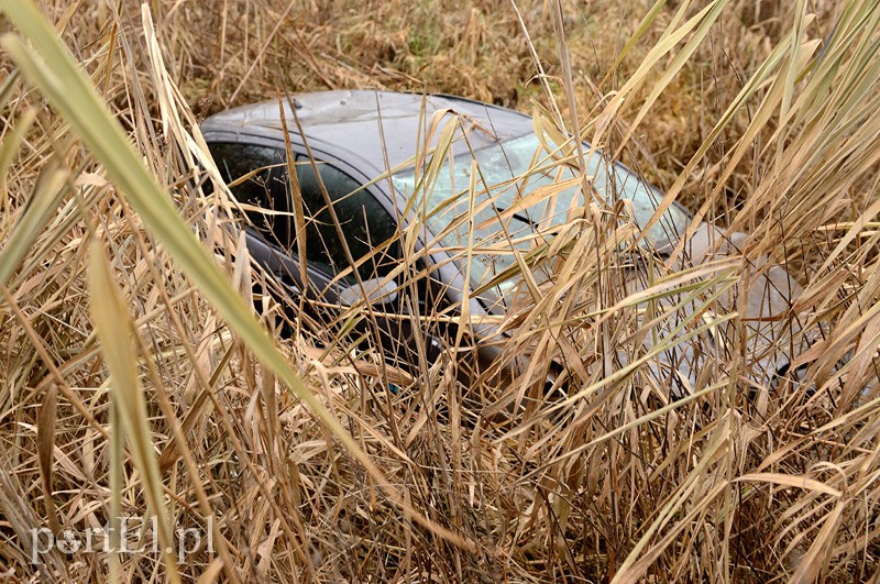Toyotą wpadła do przydrożnego rowu