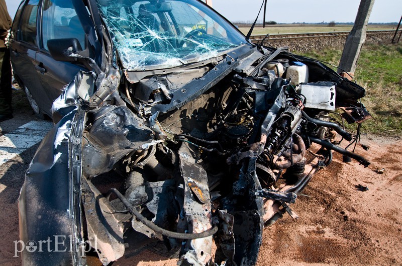  Pociąg uderzył w auto osobowe