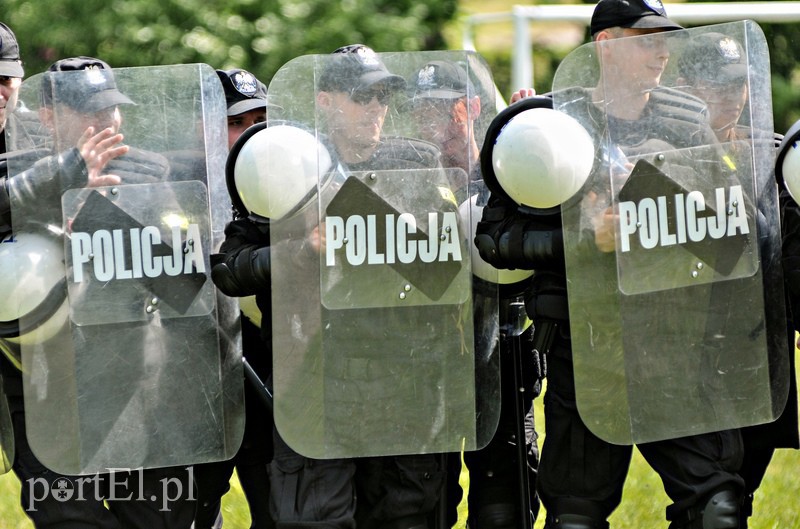 Policja kontra kibice na stadionie