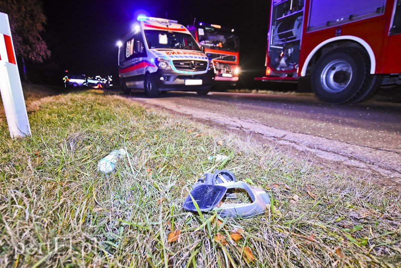 Potrącenie mężczyzny na ciemnej drodze