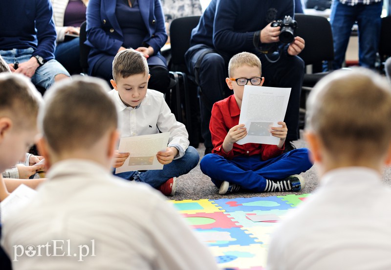 Małe roboty uczą kosmicznie