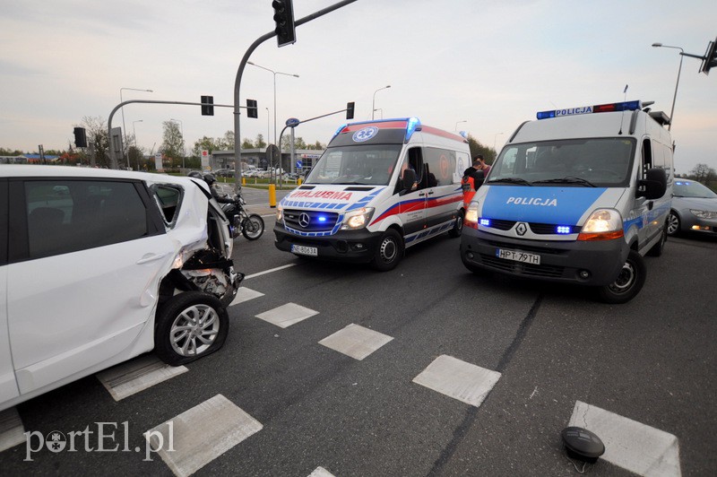 Golfem uderzył w renault