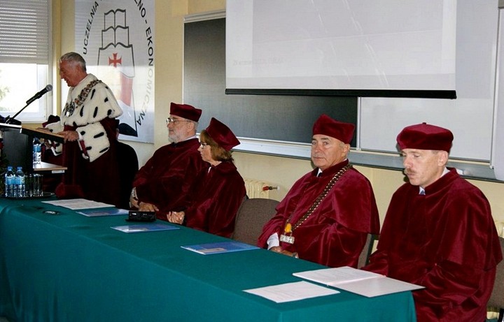 Vivat Academia!