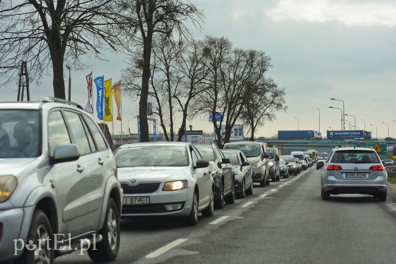 Ciężarówka stanęła w poprzek jezdni (aktualizacja)