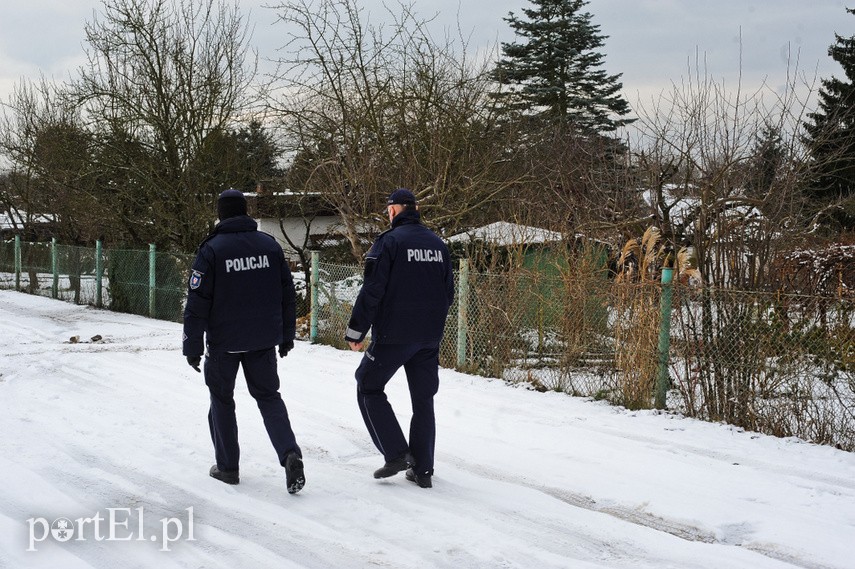 Policja szuka bezdomnych w czasie mrozów. „Przyjmują pomoc bardzo rzadko”