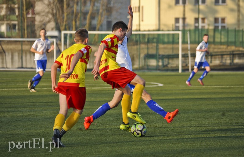 Debiutanci dostali lekcję futbolu