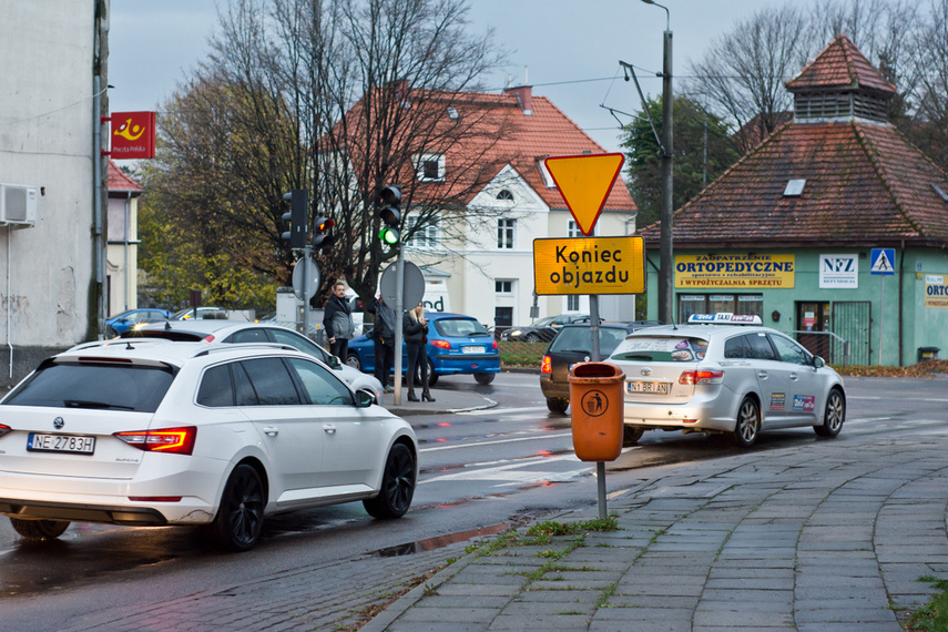 Bema z objazdem, kierowcy stoją w korkach