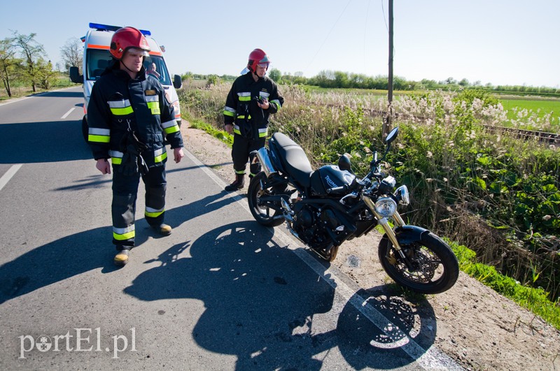 Wypadek motocyklisty. Mężczyzna trafił do szpitala
