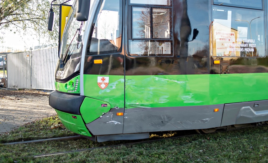 Kolizja auta dostawczego z tramwajem