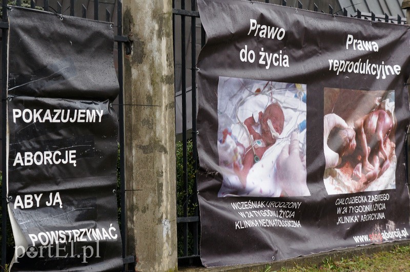 Miała ruszyć sumienie, a wywołała skandal