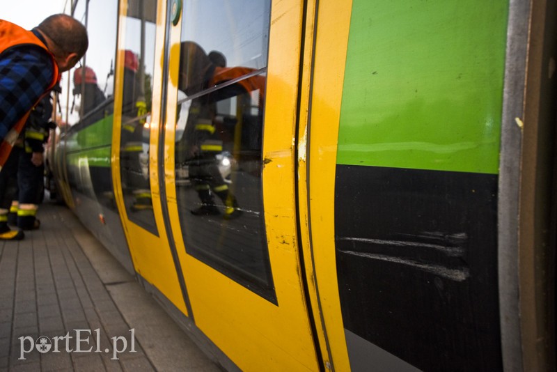 Zderzenie tramwaju z mercedesem