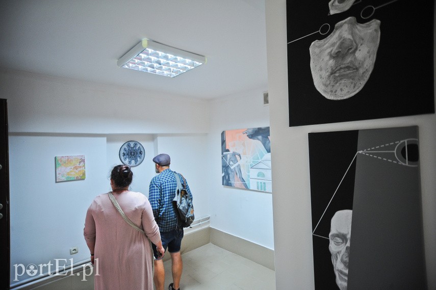 O różnym spojrzeniu na człowieka, czyli otwarcie Galerii Pracownia