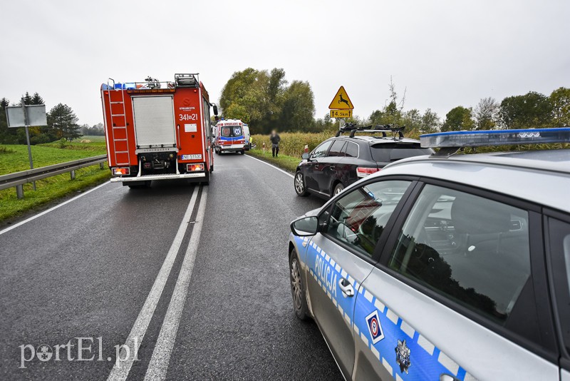 Uderzył w drzewo, jedna osoba nie żyje