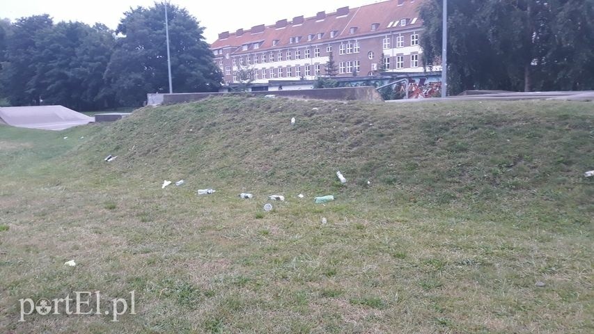 Czytelniczka: Tak wygląda park po zabawie młodzieży