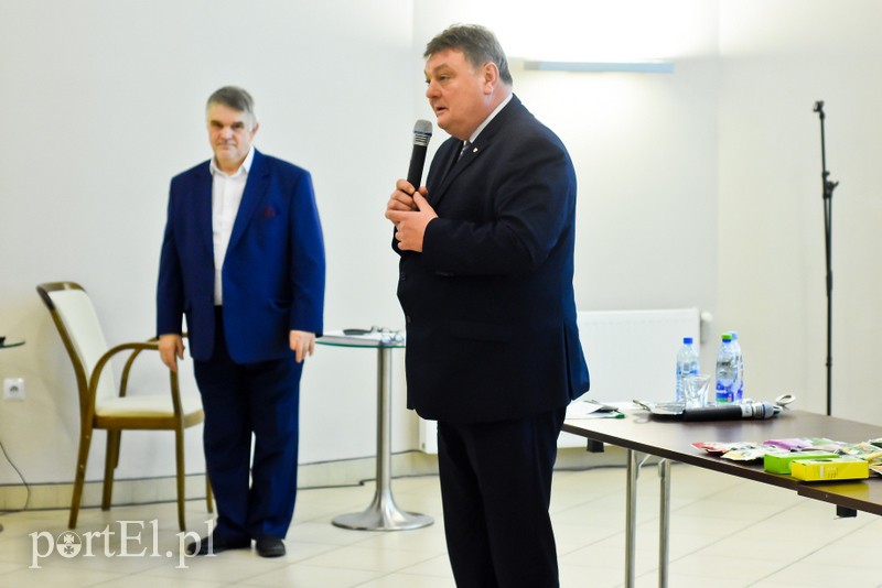 Seniorzy kierują się na zdrowie