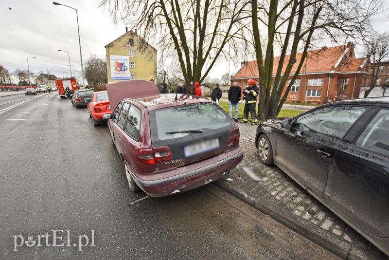 Cztery auta zderzyły się na al. Kardynała Wyszyńskiego