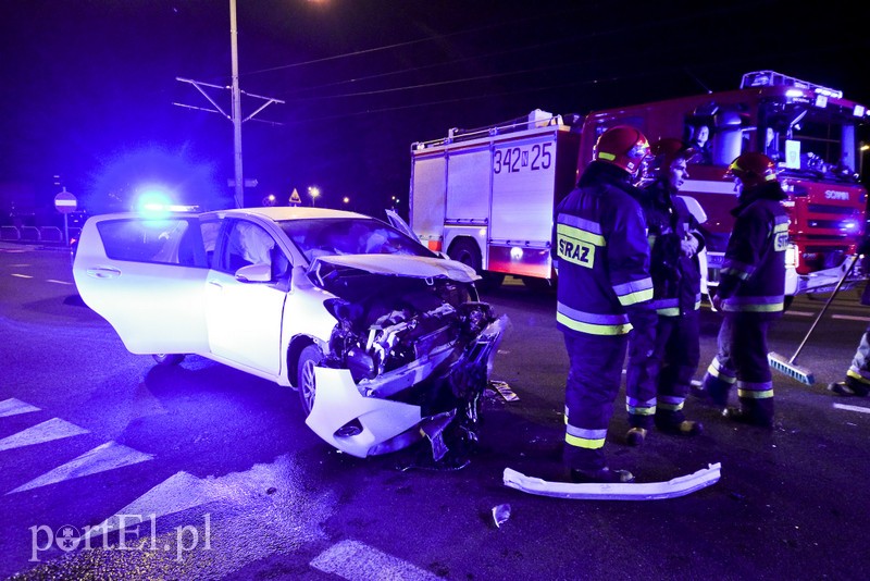 Zderzenie toyoty z alfą romeo na ul. płk. Dąbka