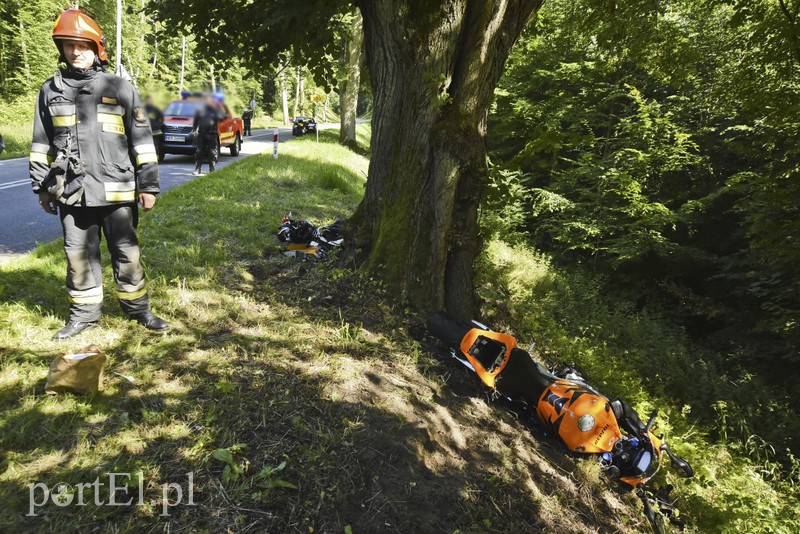 Uderzył w auto, którym jechał poszukiwany przez policję