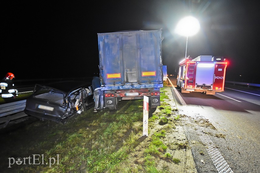 Zderzenie ciężarówki z mercedesem na trasie S7
