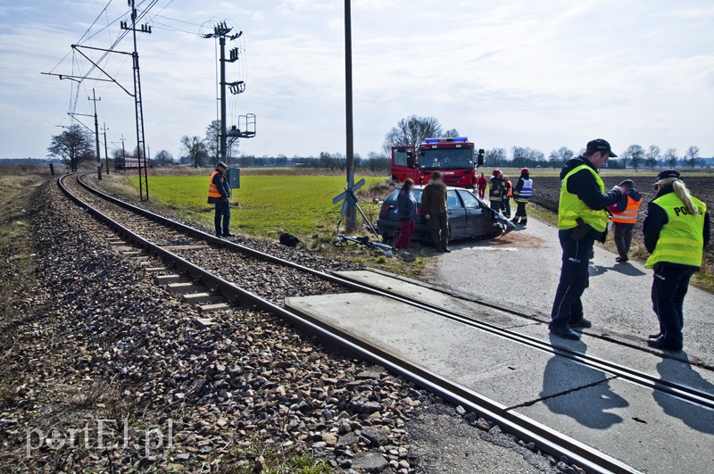  Pociąg uderzył w auto osobowe