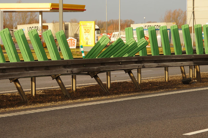 Ciężarówką wpadł do rowu