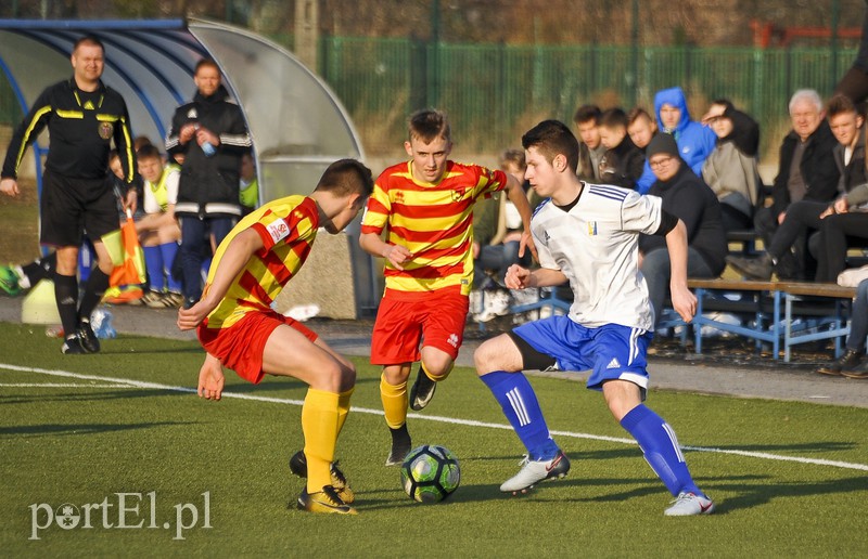 Debiutanci dostali lekcję futbolu