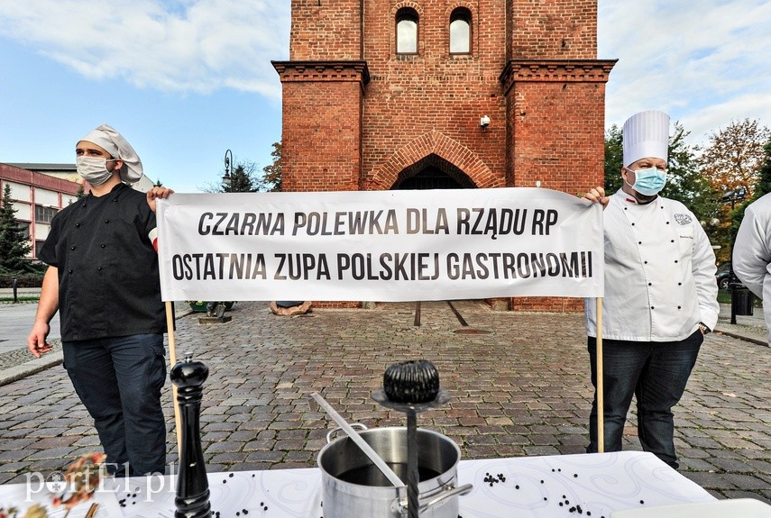 Gastronomia z czarną polewką dla rządu