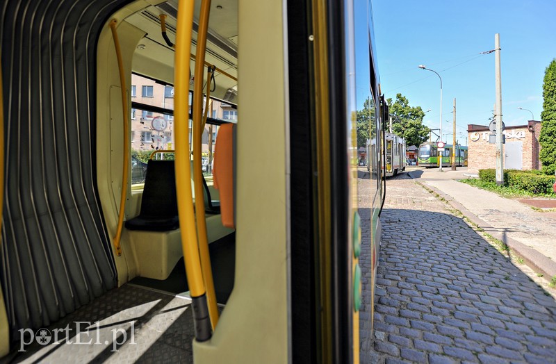 Paraliż na torach, koparka uszkodziła trakcję tramwajową