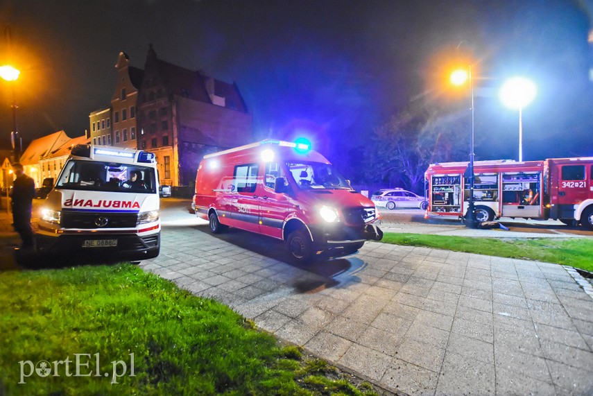 Nocny alarm dla służb. Do rzeki miał wpaść mężczyzna na wózku