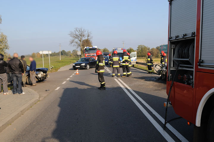 Czołowe zderzenie dwóch aut-sprawca zbiegł