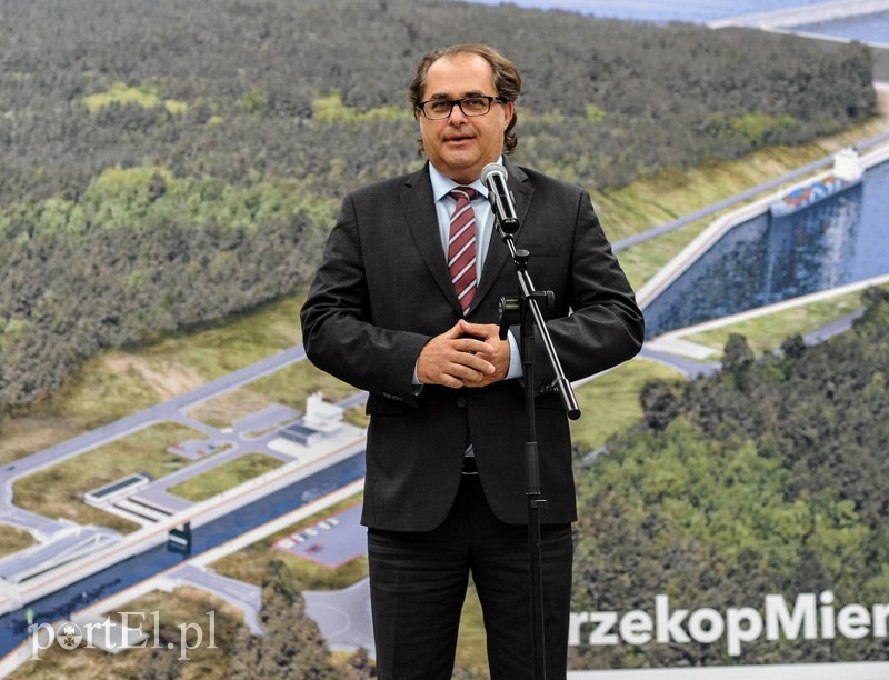 32 miesiące na przekopanie Mierzei 