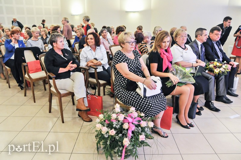 Oby nowych koleżanek było jak najmniej