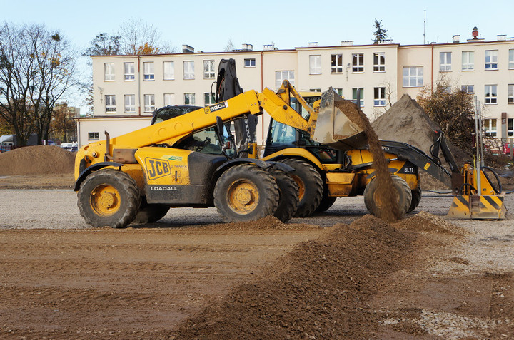 Budowa Orlika przy SP16