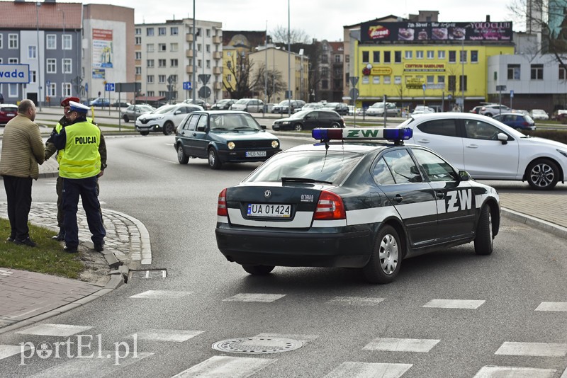 Kolizja toyoty z tirem, utrudnienia na ul. Browarnej