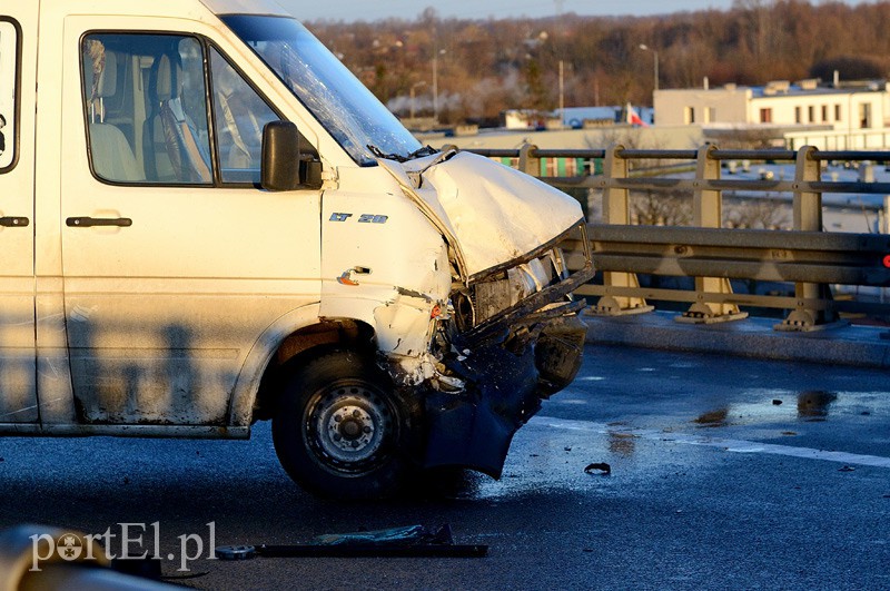 Wypadek na obwodnicy. Dwie osoby w szpitalu