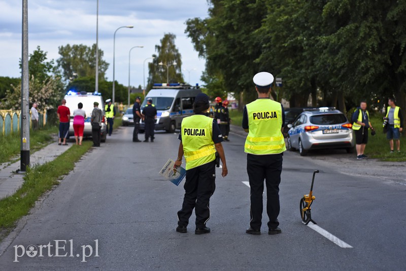 Hondą uderzył w drzewo